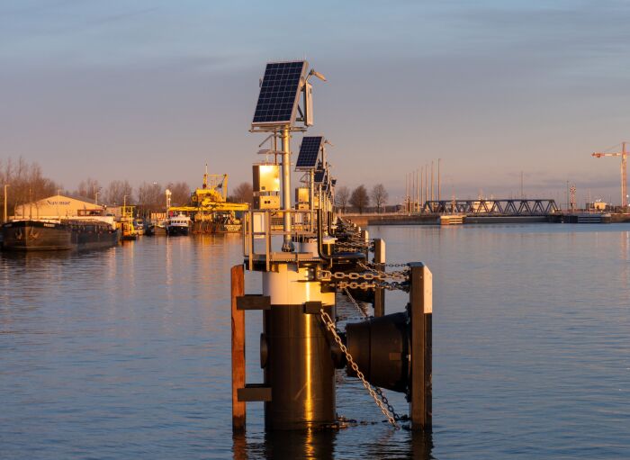 Solar powered work lights port